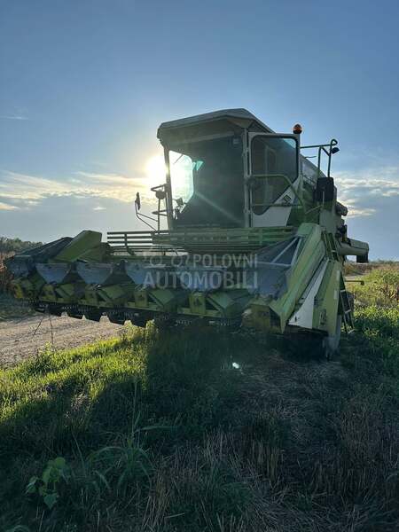Claas Dominator 76