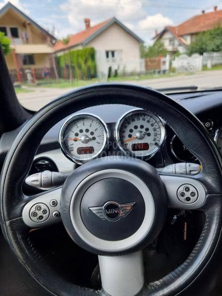 MINI Cooper S 1.6 // 225