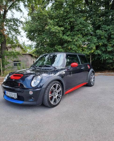 MINI Cooper S 1.6 // 225