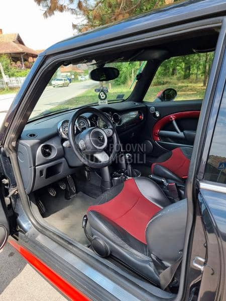 MINI Cooper S 1.6 // 225