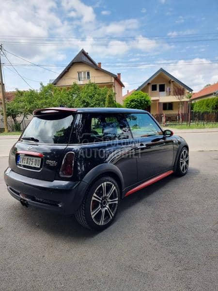 MINI Cooper S 1.6 // 225