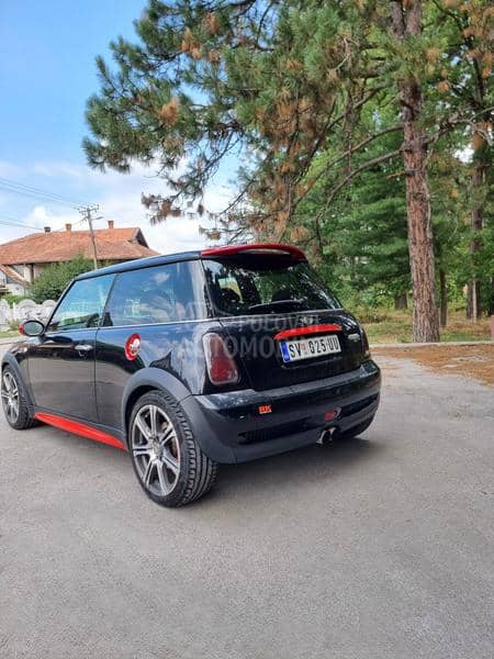 MINI Cooper S 1.6 // 225