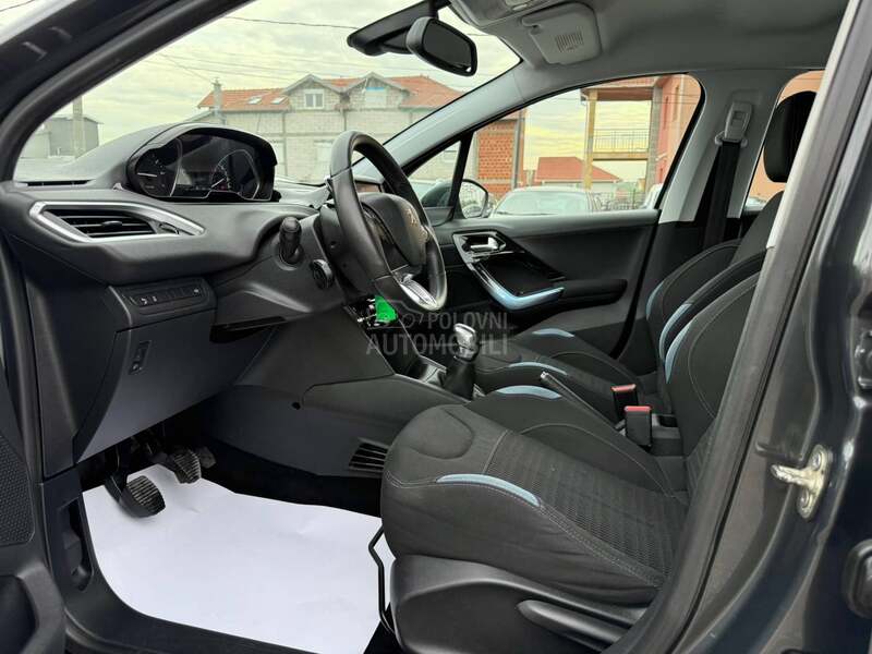 Peugeot 208 1.2 NAVl ALLURE