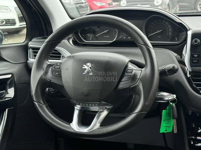 Peugeot 208 1.2 NAVl ALLURE