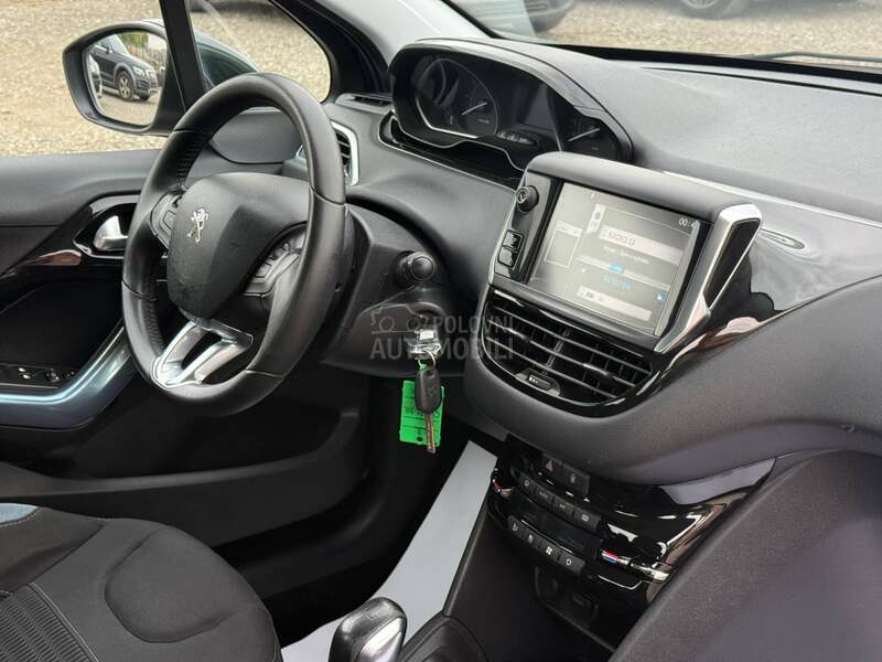 Peugeot 208 1.2 NAVl ALLURE
