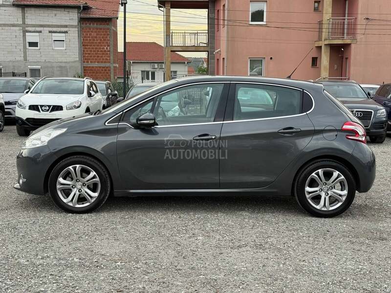 Peugeot 208 1.2 NAVl ALLURE
