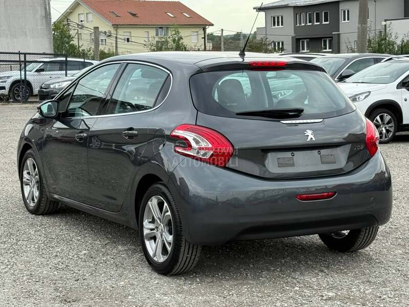 Peugeot 208 1.2 NAVl ALLURE