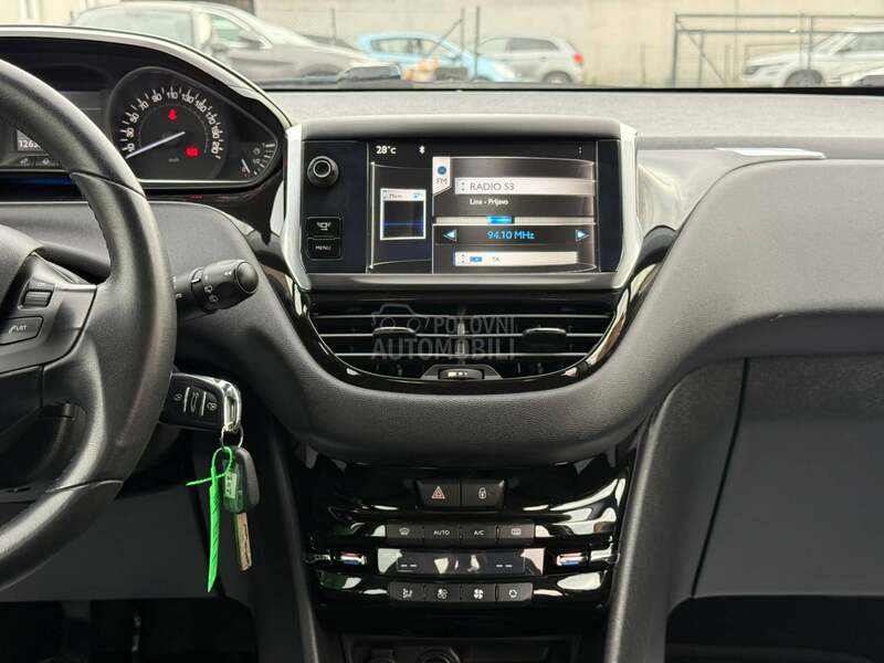 Peugeot 208 1.2 NAVl ALLURE