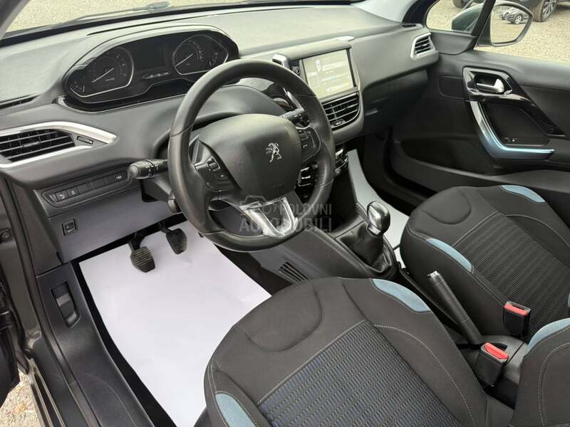 Peugeot 208 1.2 NAVl ALLURE