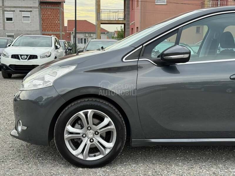 Peugeot 208 1.2 NAVl ALLURE
