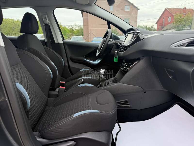 Peugeot 208 1.2 NAVl ALLURE