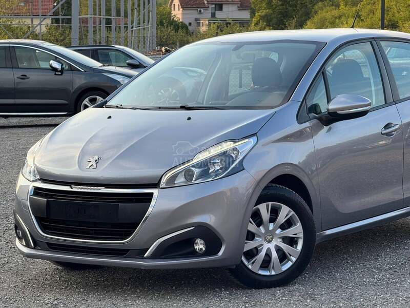Peugeot 208 1.2 NAVl RESTYLING