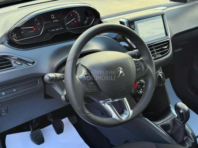 Peugeot 208 1.2 NAVl RESTYLING
