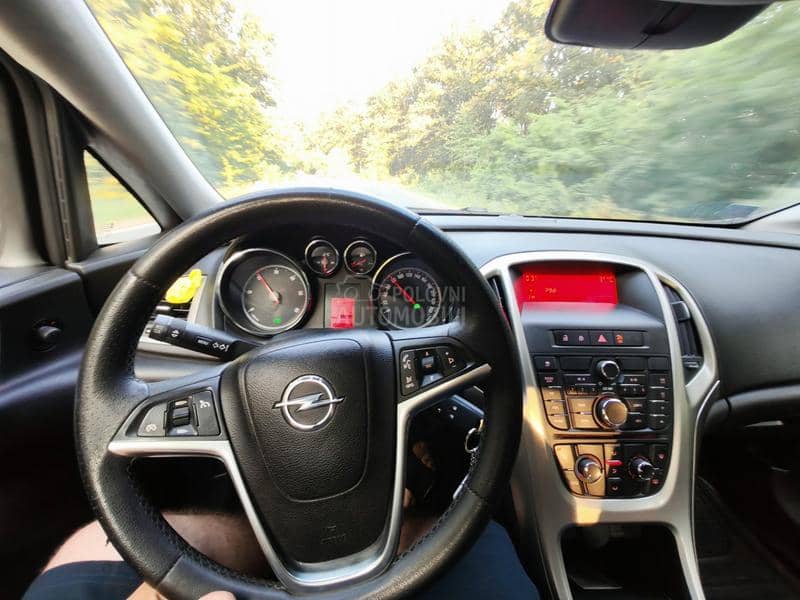 Opel Astra J 
