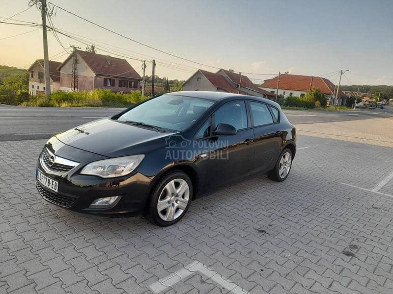 Opel Astra J 