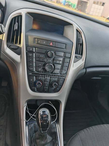 Opel Astra J 