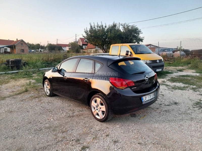 Opel Astra J 