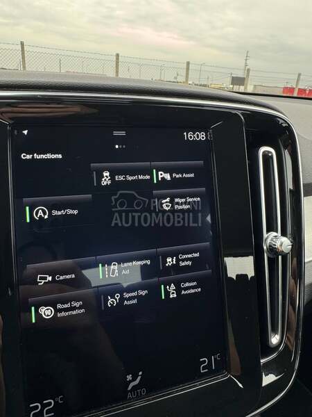 Volvo XC40 Momentum Pro