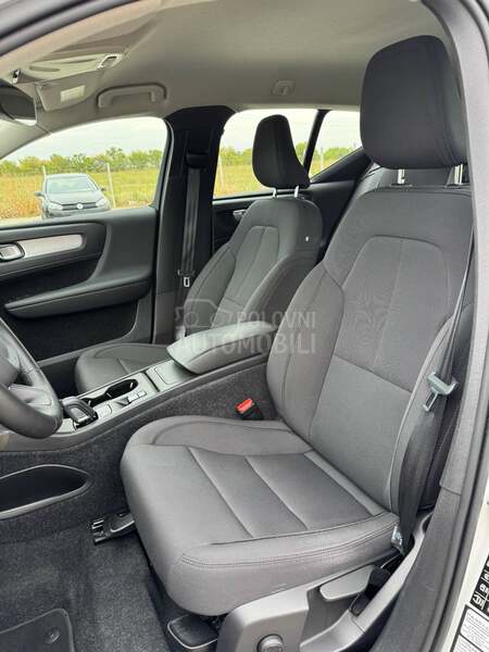 Volvo XC40 Momentum Pro