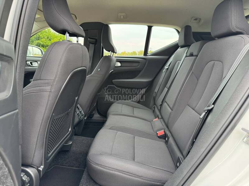 Volvo XC40 Momentum Pro