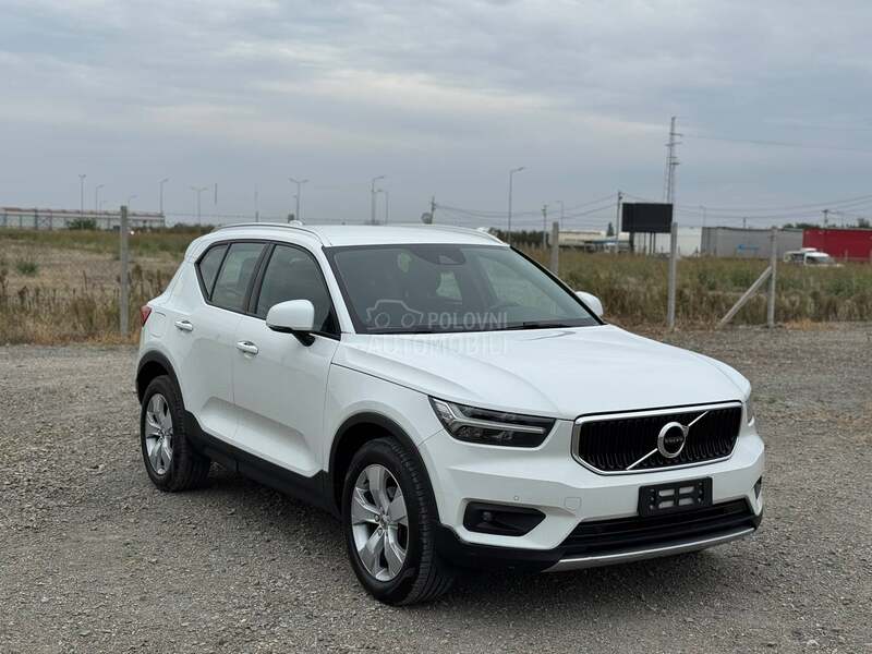 Volvo XC40 Momentum Pro