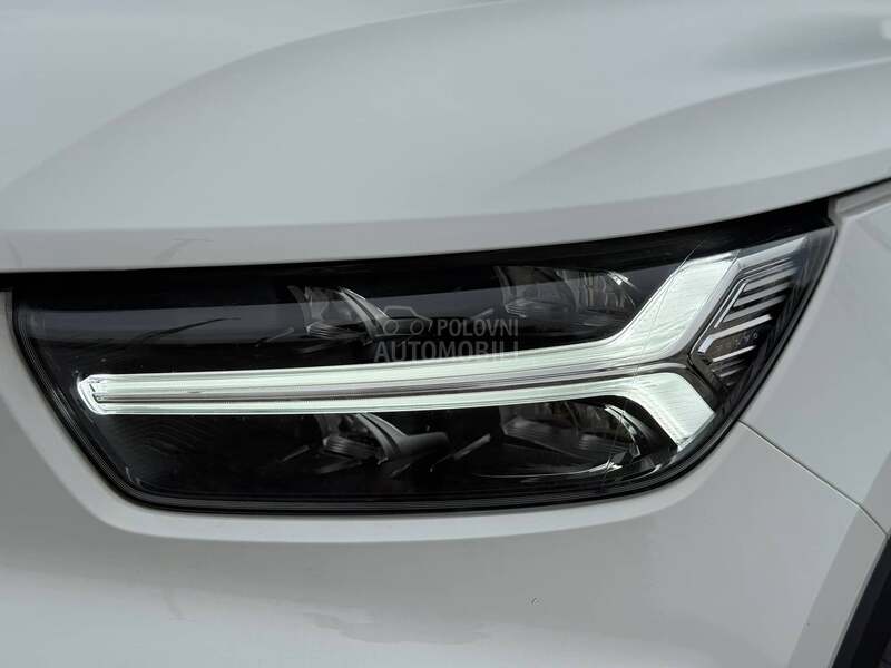 Volvo XC40 Momentum Pro