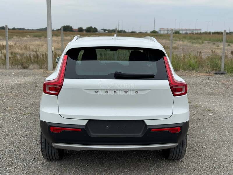 Volvo XC40 Momentum Pro