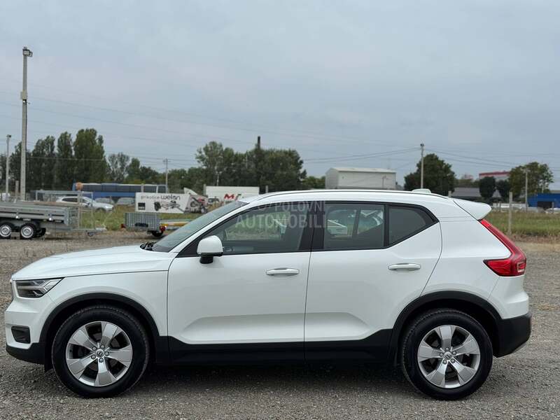 Volvo XC40 Momentum Pro