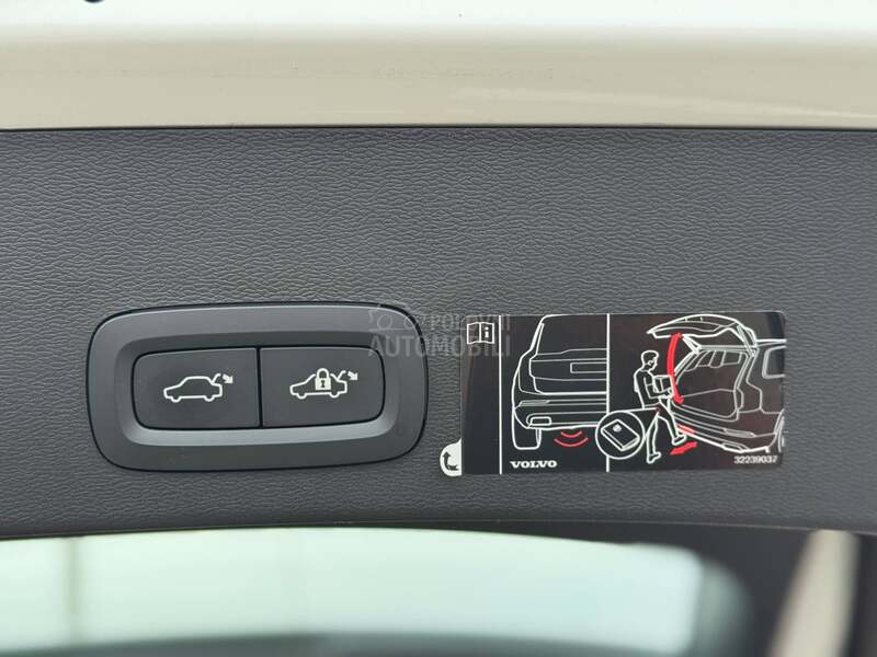 Volvo XC40 Momentum Pro