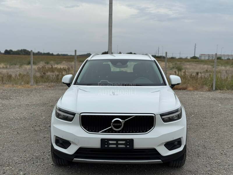 Volvo XC40 Momentum Pro