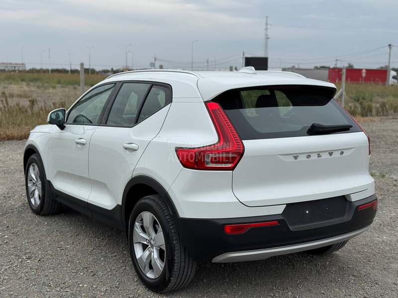 Volvo XC40 Momentum Pro