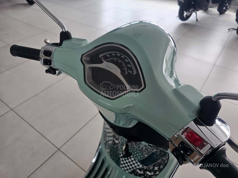Vespa PRIMAVERA BATIK