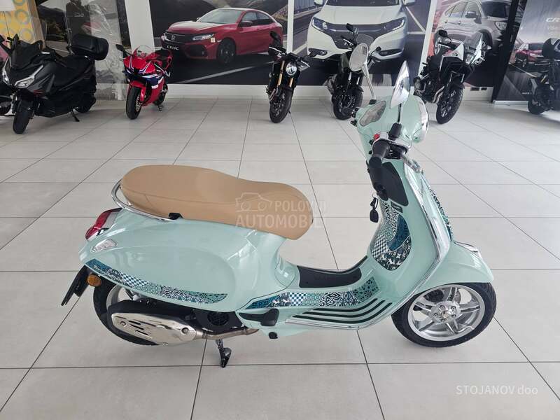 Vespa PRIMAVERA BATIK