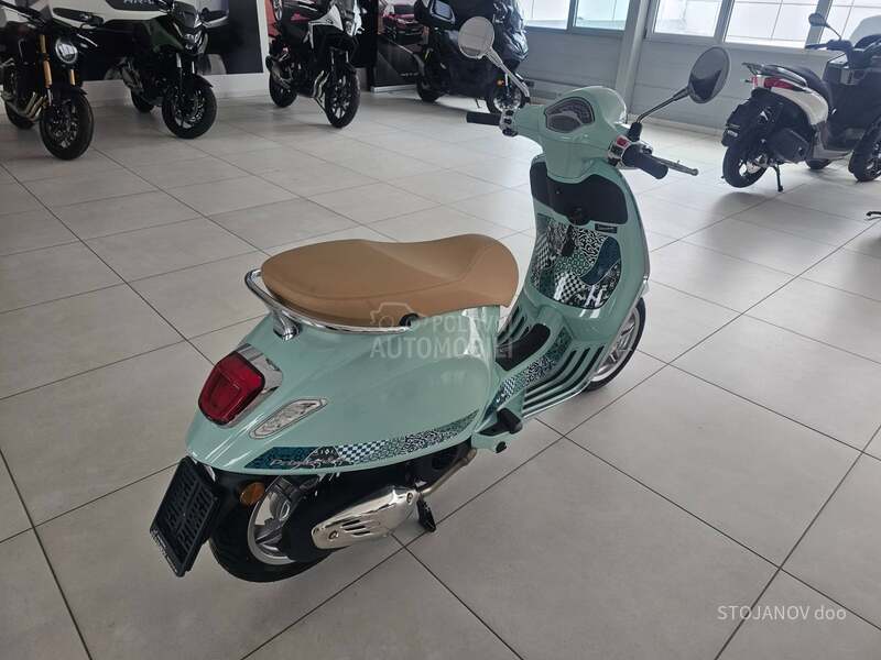 Vespa PRIMAVERA BATIK