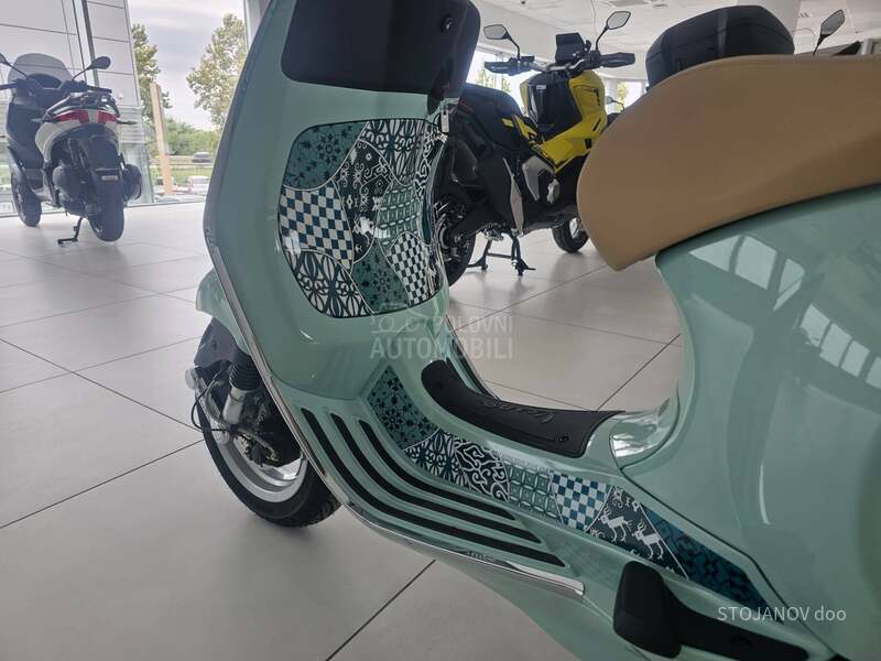 Vespa PRIMAVERA BATIK