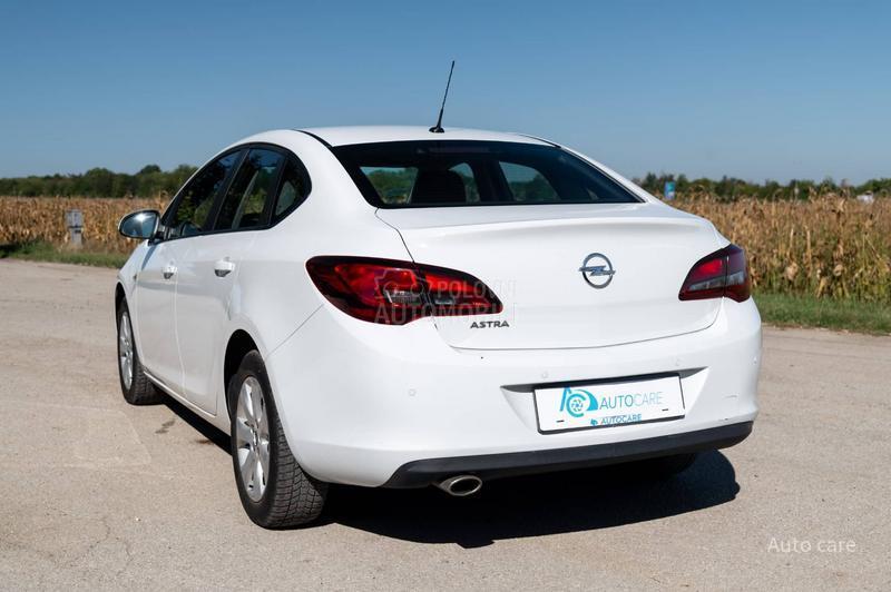 Opel Astra J 1.4 TURBO ENJOY