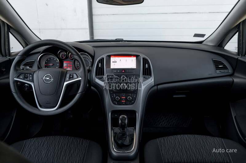 Opel Astra J 1.4 TURBO ENJOY