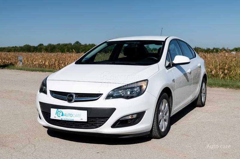 Opel Astra J 1.4 TURBO ENJOY