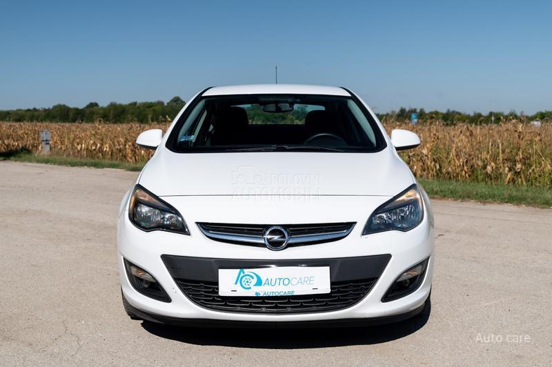 Opel Astra J 1.4 TURBO ENJOY