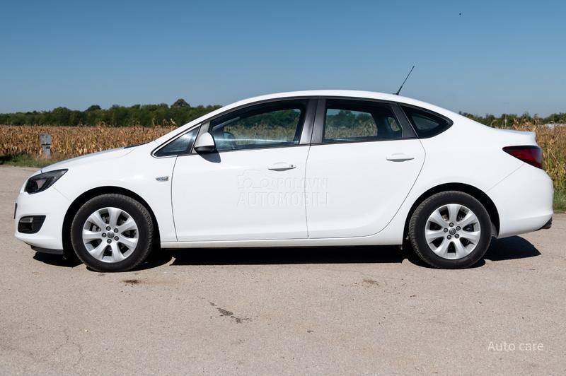 Opel Astra J 1.4 TURBO ENJOY