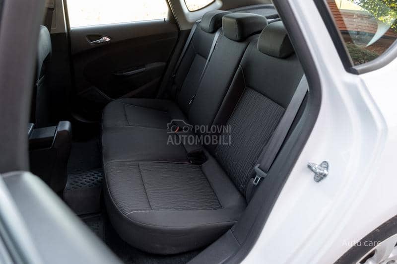 Opel Astra J 1.4 TURBO ENJOY