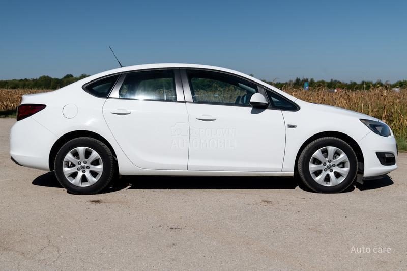 Opel Astra J 1.4 TURBO ENJOY