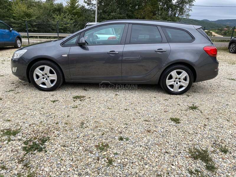 Opel Astra J 