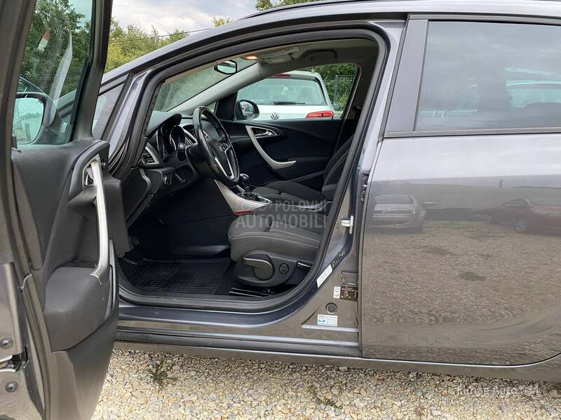 Opel Astra J 