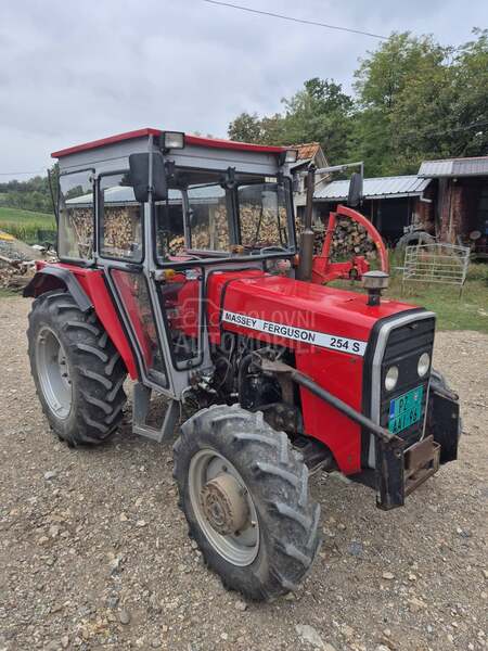Massey Ferguson 254s