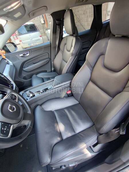 Volvo XC60 B4 Momentum 2022