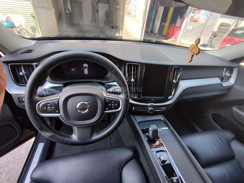 Volvo XC60 B4 Momentum 2022