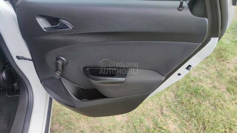 Opel Astra J 1.6 i ESSENTIA CH
