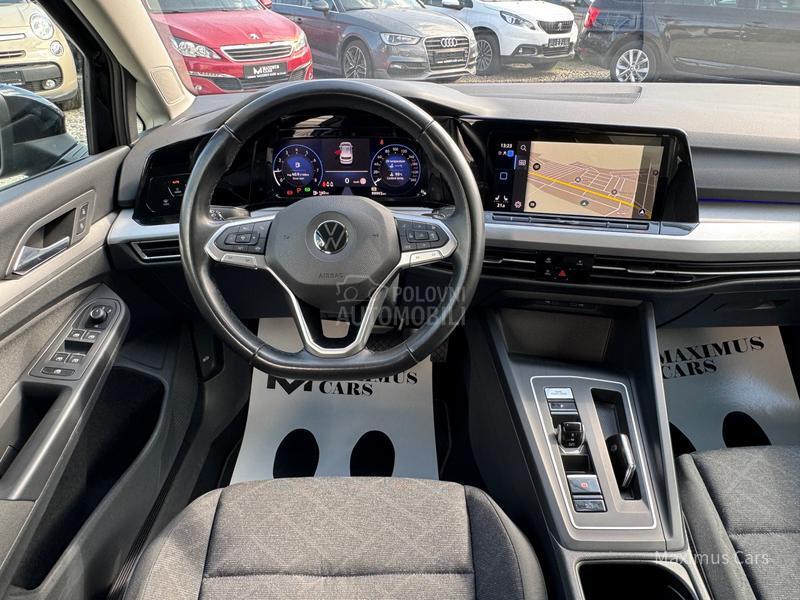 Volkswagen Golf 8 1.0 eTSI