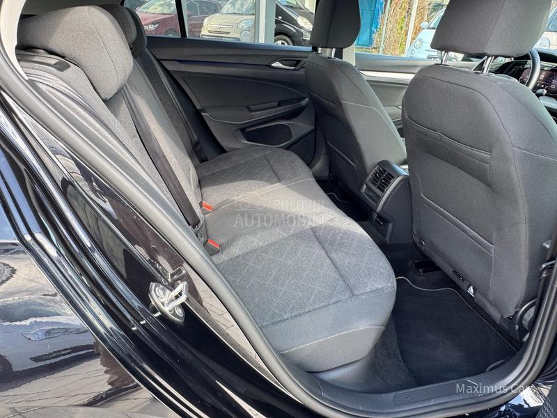 Volkswagen Golf 8 1.0 eTSI